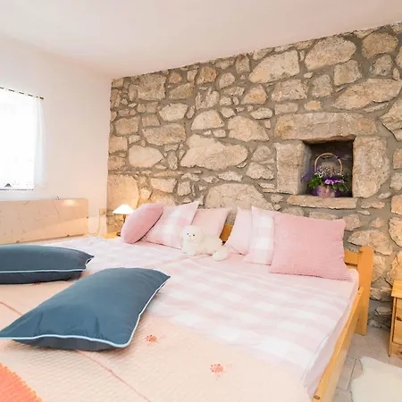 Old Stone House *